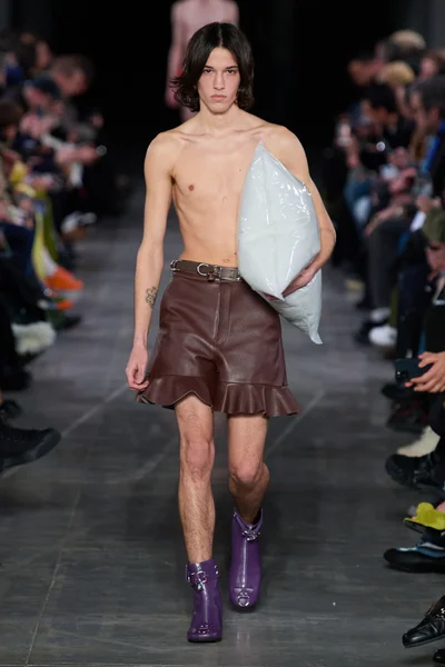 Look 10